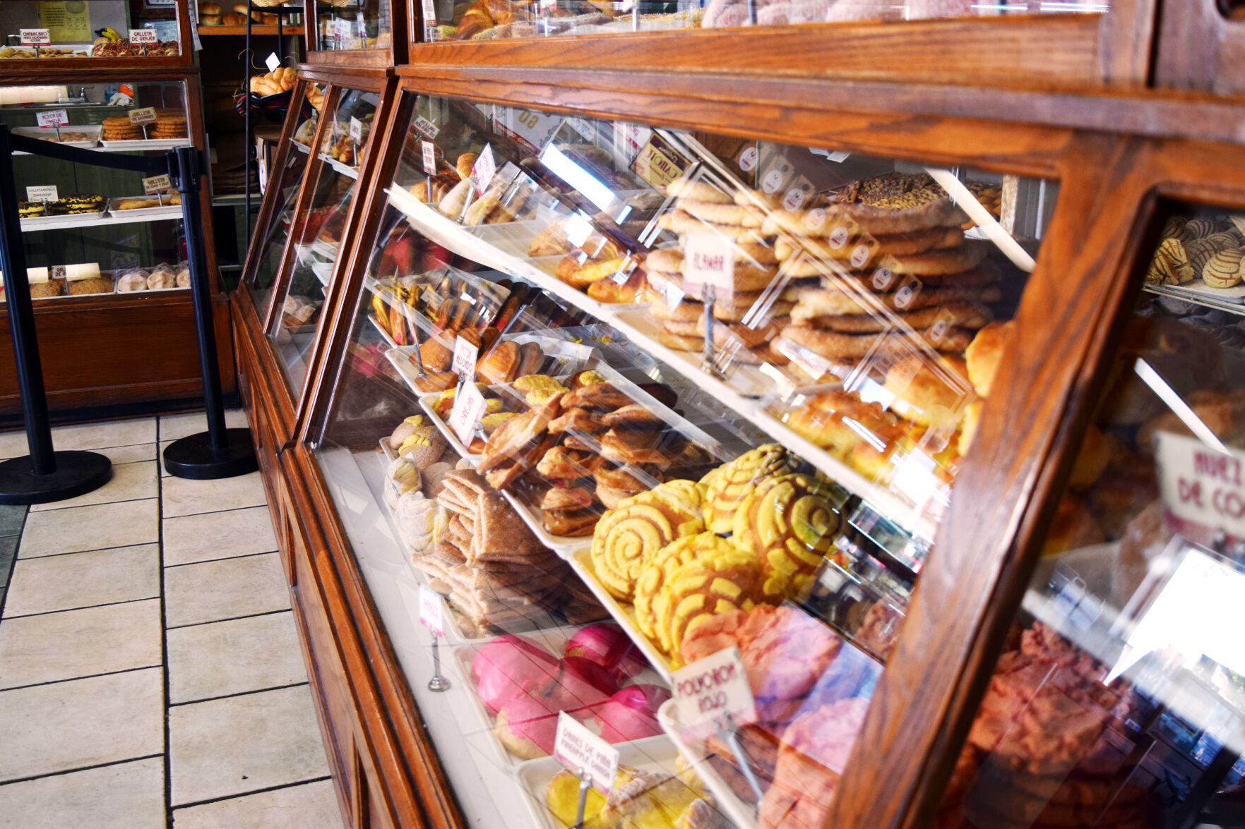 El Gallo Bakery Inside.jpg